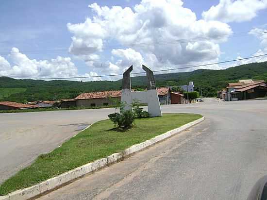 TREVO DE ENTRADA DA CIDADE DE SO DESIDRIO-FOTO:CABRAL LOPES - SO DESIDRIO - BA