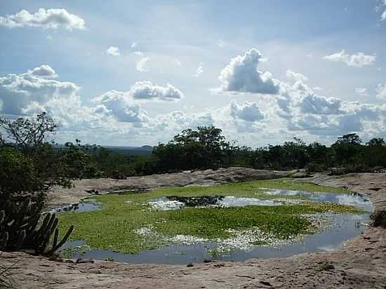 LAGOA NO ALTO DO MORRO EM SO DOMINGOS-BA-FOTO:JORGE LN - SO DOMINGOS - BA