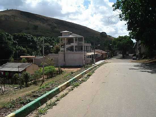 CHONIN DE BAIXO-MG-RUA DA CIDADE-FOTO:IZAIDES - CHONIN DE BAIXO - MG