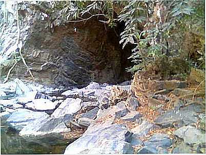 ENTRADA DA GRUTA DA JABUTICABEIRA, POR MATEUS KRYSZCZUN DALLA ROSA. - BEZERRA - GO