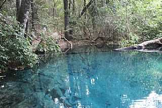 POO AZUL EM BEZERRA, POR ANGIEUSKI. - BEZERRA - GO