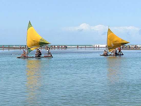 PASSEIO DE JANGADA EM PORTO DE GALINHAS-PE-FOTO:CMARINO - PORTO DE GALINHAS - PE