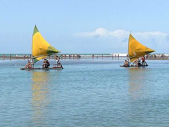 PASSEIO DE JANGADA EM PORTO DE GALINHAS-PE-FOTO:CMARINO - PORTO DE GALINHAS - PE