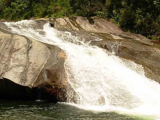 CACHOEIRA DO ESCORREGA EM VISCONDE DE MAU-RJ-FOTO:FERNANDO NOVAES - VISCONDE DE MAU - RJ