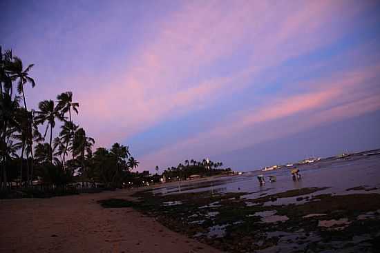 PRAIA DO FORTE-BA-ANOITECER NA PRAIA-FOTO:LUCIANO PASSOS CRUZ  - PRAIA DO FORTE - BA