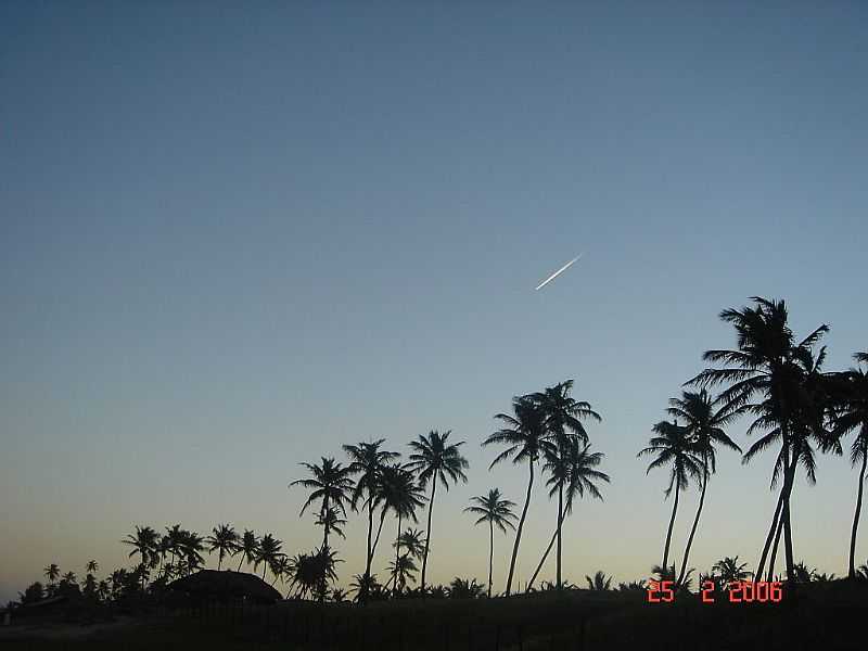 IMBASSA-BA-RIO ENTARDECER NA PRAIA-FOTO:LEONIDES DE CARVALHO - IMBASSA - BA