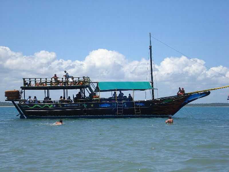 ARRAIAL DAJUDA-BA-BARCO DE PASSEIO-FOTO:MONICA B.F. DA SILVA - ARRAIAL D AJUDA - BA