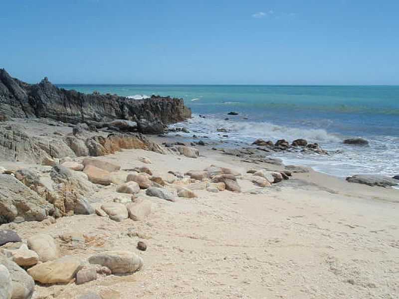 JERICOACOARA-CE-ROCHAS NA PRAIA-FOTO:RAPHAMENDES - JERICOACOARA - CE