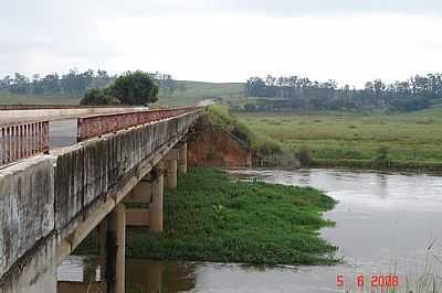 PONTE SOBRE O RIO PARNABA-FOTO:RICARDO D. MATHIAS  - CACHOEIRA PAULISTA - MG