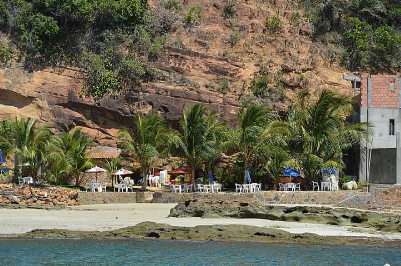 PRAIA DA PEDRA VERMELHA - ILHA DOS FRADES - BA