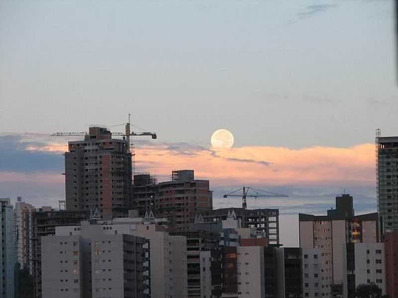 GUAS CLARAS-DF-AMANHECER E A LUA-FOTO:PELOSI - GUAS CLARAS - DF