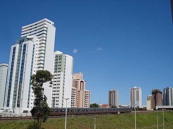 O TREM E EDIFCIOS EM GUAS CLARAS-FOTO:REVOREDO - GUAS CLARAS - DF