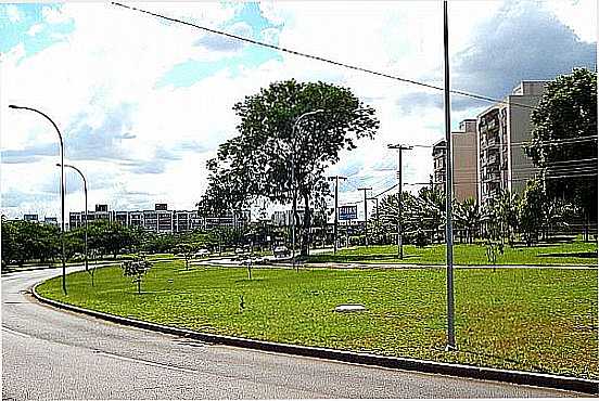 AVENIDA DE SUDOESTE OCTOGONAL-DF-FOTO:TURISMOPELOBRASIL.NET - SUDOESTE OCTOGONAL - DF