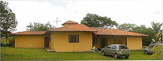 CASA NA QUADRA 28 EM PARK WAY-DF-FOTO:ALBERTO ALVES - PARK WAY - DF