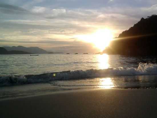 PRAIA DOS RANCHOS, POR PAULA GIMENEZ - TRINDADE - RJ