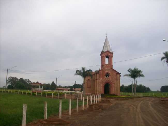 IGREJA EM REFORMA DO ANTIGO BAIRRO DE CARDOSO ALMEIDA  POR NESTOR JOSE DIA FILHO - CARDOSO DE ALMEIDA - SP
