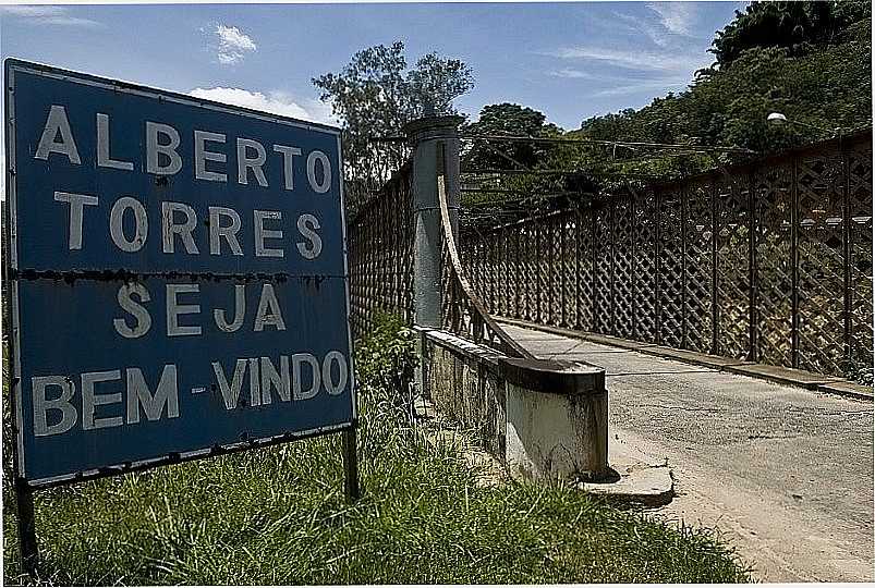 ALBERTO TORRES-RJ-PONTE NA ENTRADA DA CIDADE-FOTO:ISABELA KASSOW - ALBERTO TORRES - RJ