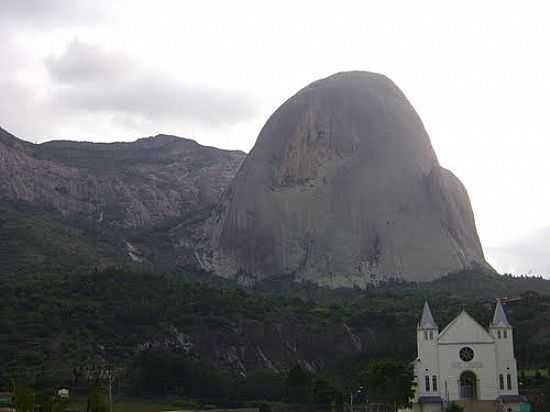 PEDRA AZUL E IGREJINHA-FOTO:DEANNE F. - PEDRA AZUL - ES