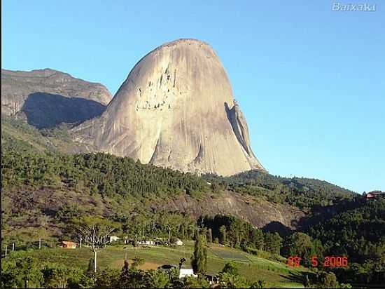 PEDRA AZUL-ES-A VILA E A PEDRA-FOTO:GRAZZIELA (BAIXAKI.) - PEDRA AZUL - ES