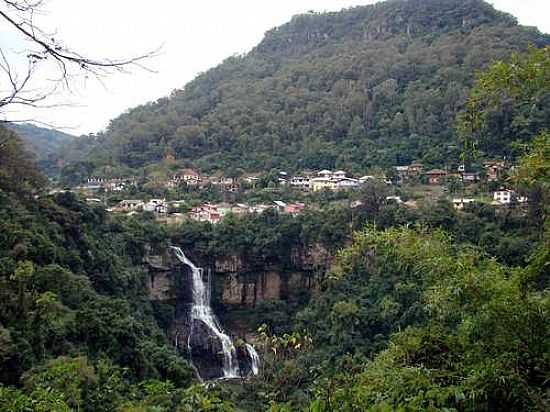 CACHOEIRA E AO FUNDO A CIDADE DE GALPOLIS-RS-FOTO:EDILSON V BENVENUTTI - GALPOLIS - RS