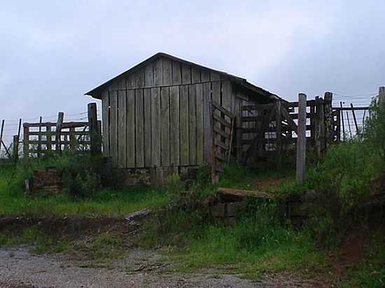 ANTIGA BALANA DE GADO,JUNTO AO AEROPORTO DE CARGAS, EM VILA OLIVA-RS-FOTO:MRAIMANN - VILA OLIVA - RS