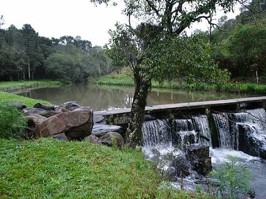 BALNERIO PBLICO EM VILA OLIVA-RS-FOTO:MRAIMANN - VILA OLIVA - RS