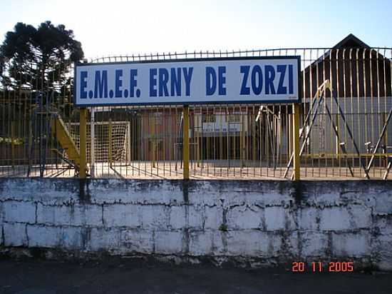 ESCOLA ERNY DE ZORZI EM VILA OLIVA-RS-FOTO:MRAIMANN - VILA OLIVA - RS