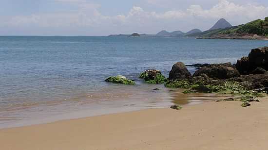 PRAIA AREIA PRETA - VISTA PARA ILHA DOS CABRITOS-FOTO:SAMUELMARCOS - IRIRI - ES