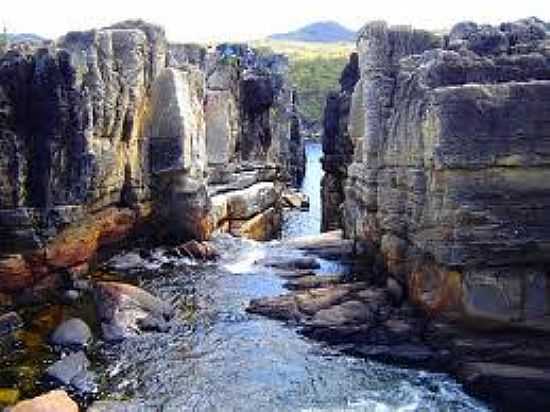 CANION II - CHAPADA - SO JORGE-FOTO:TREKEARTH. - SO JORGE - GO