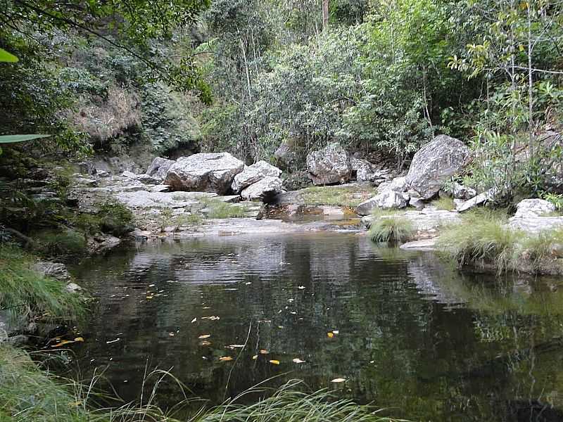 SO JORGE-GO-RIO DO SEGREDO PRXIMO  CACHOEIRA-FOTO:JOO CARLOS MACHADO - SO JORGE - GO