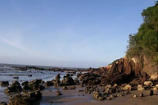 ROCHAS NA AREIA DA PRAIA DE PONTA NEGRA-RN-FOTO:RILDO CUNHA - PRAIA DE PONTA NEGRA - RN