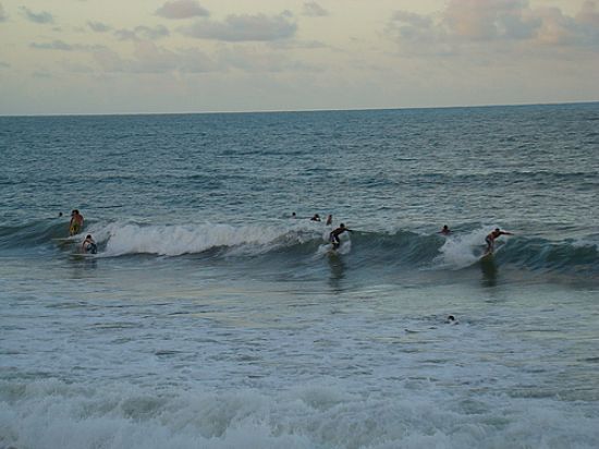 SURF NA PRAIA DE PONTA NEGRA-RN-FOTO:MARCUS SAMPAIO - PRAIA DE PONTA NEGRA - RN