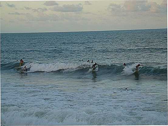 SURF NA PRAIA DE PONTA NEGRA-RN-FOTO:MARCUS SAMPAIO - PRAIA DE PONTA NEGRA - RN