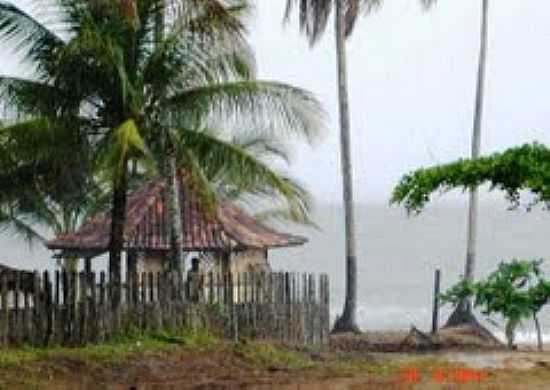 PRAIA DE TRS COQUEIROS-FOTO:RENOVATIOTUR NUTICA - TRS COQUEIROS - BA