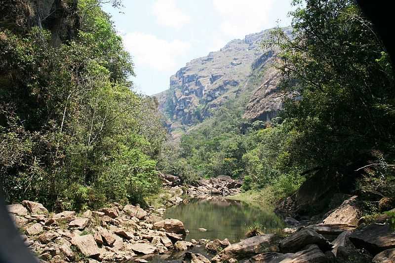 SANTO ANTNIO DO SALTO-MG-O CANYON E O RIO-FOTO:LEANDRO DURES - SANTO ANTNIO DO SALTO - MG