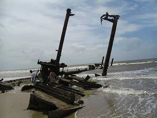 NAVIO ALTAIR ENCALHADO NA PRAIA DO CASSINO-FOTO:MARLON CL ROTA SUL - CASSINO - RS