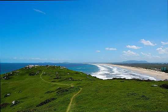 PRAIA DE ITAPIRUB-SC-CAMINHO DO MORRO E A PRAIA-FOTO:CARLOS COLONETTI NET - PRAIA DE ITAPIRUB  - SC