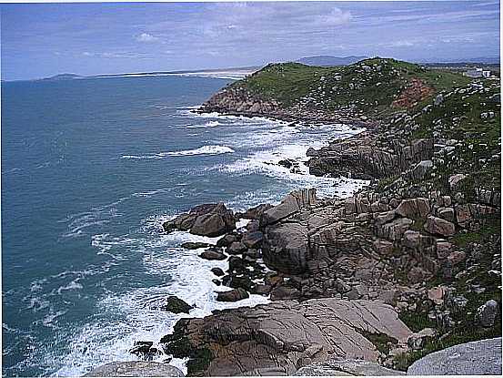 PRAIA DE ITAPIRUB-SC-ROCHAS NA PRAIA-FOTO:CARLINHOS ELETRNICA - PRAIA DE ITAPIRUB  - SC