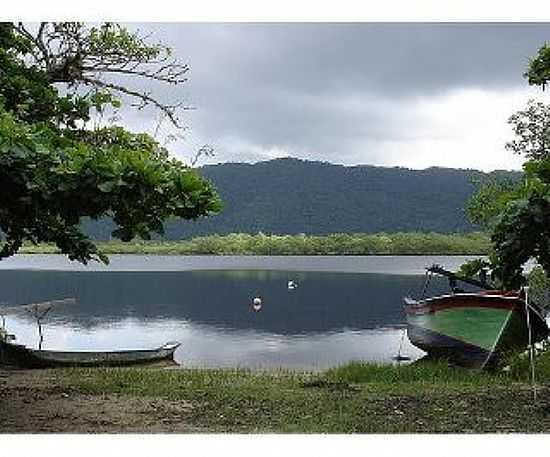 BARCOS NA BEIRA DO CANAL NA ILHA DO CARDOSO-FOTO:SORAYA LOTITO. - ILHA DO CARDOSO - SP