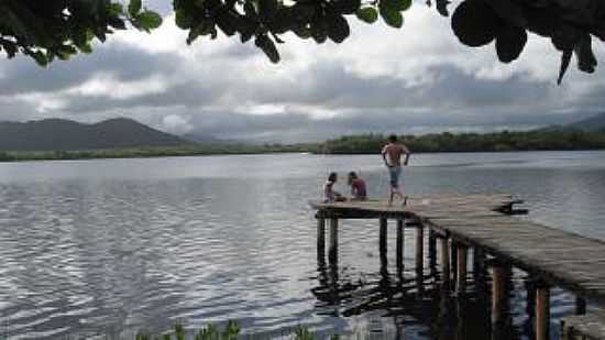 TRAPICHE NO CANAL QUE SEPARA A ILHA DO CONTINENTE NA ILHA DO CARDOSO-FOTO:SORAYA LOTITO. - ILHA DO CARDOSO - SP