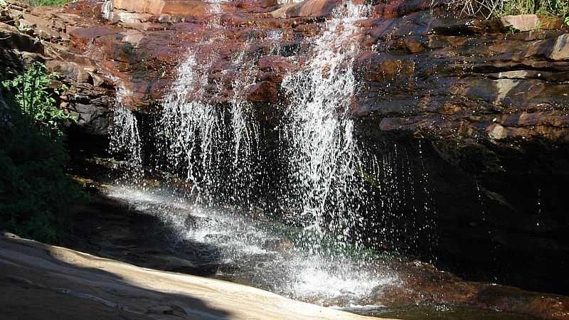 SENTO S-BA-CACHOEIRA NA GRUTA DOS PRAZERES-FOTO:GEIDSONC - SENTO S - BA