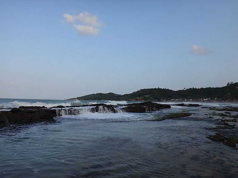 PRAIA DE GAIBU-PE-FORMAES ROCHOSAS NA PRAIA-FOTO:VGN VAGNER - PRAIA DE GAIBU - PE