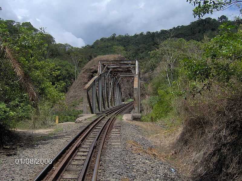 OLIVEIRA DOS CAMPINHOS-BA-PONTE FRREA-FOTO:MARCELO_FSA - OLIVEIRA DOS CAMPINHOS - BA