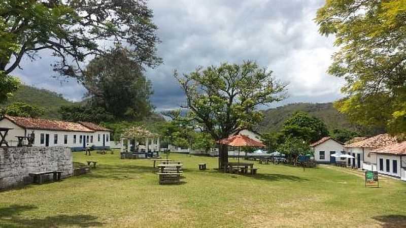VILA DO BIIRIBIRI-MG-PRAA NO CENTRO DA VILA-FOTO:WWW.TRIPADVISOR.COM.BR - VILA DE BIRIBIRI - MG