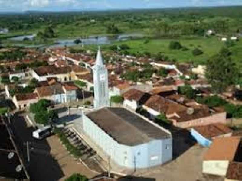 PASSOS FELIZ-CE-VISTA DA IGREJA NO CENTRO DA CIDADE-FOTO:LAVRASNAMIDIA.BLOGSPOT.COM  - PASSOS FELIZ - CE