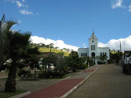 PRAA E IGREJA DE N.SRA.DE FTIMA EM DISTRITO DOS FERNANDES-MG-FOTO:ENI - DISTRITO DOS FERNANDES - MG