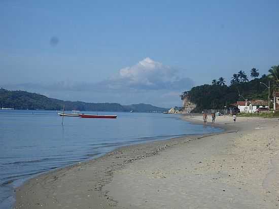 BOM JESUS DOS POBRES-BA-BARCOS NA PRAIA-FOTO:BIRA FREITAS - BOM JESUS DOS POBRES - BA
