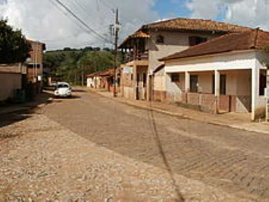 VITORIANO VELOSO(BICHINHO)-MG-RUA MOISS PINTO DE SOUZA-FOTO:WIKIPEDIA.ORG - VITORIANO VELOSO (BICHINHO) - MG