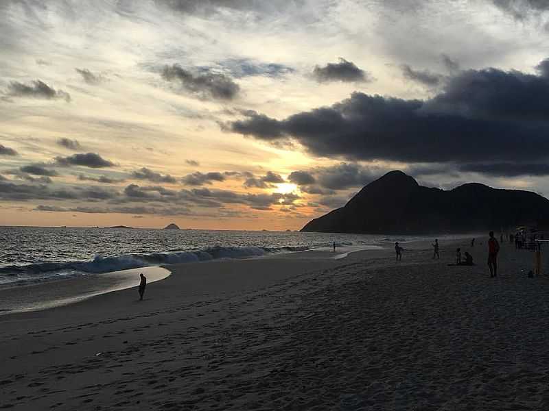IMAGENS DA PRAIA DE ITAIPUAU - RJ LOCALIDADE QUE PERTENCE A MARIC - RJ - PRAIA DE ITAIPUAU - RJ