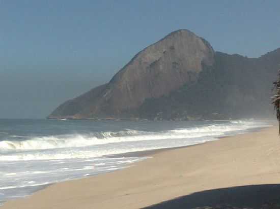 PRAIA DE ITAIPUAU-RJ-PRAIA E A PEDRA DO ELEFANTE-FOTO:SIMONESOUSA - PRAIA DE ITAIPUAU - RJ